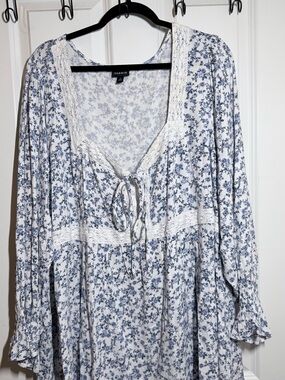 Torrid White & Blue Floral Lace-Trim Peasant Blouse